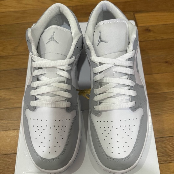 *New* Jordan 1 Low Women Grey White (DC0774-105) Size 11W
*Damaged Original Box* - Picture 4 of 11